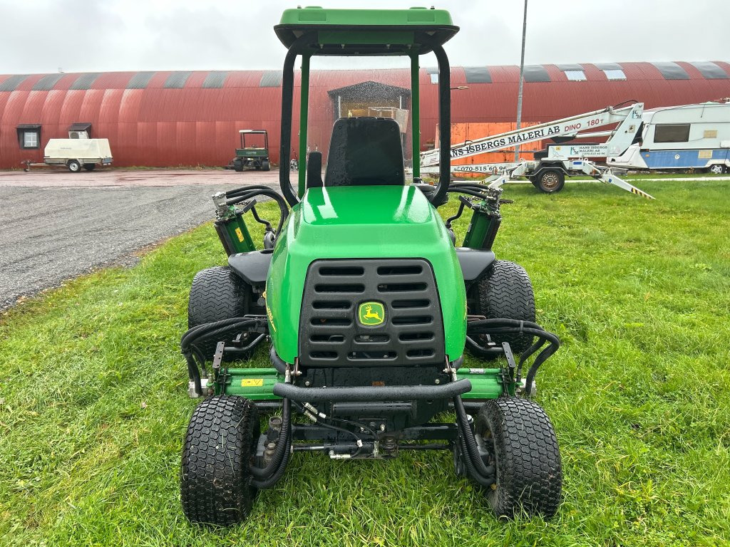 John Deere 3235C - Χλοοκοπτικό: φωτογραφία 4 John Deere 3235C - Χλοοκοπτικό: φωτογραφία 4