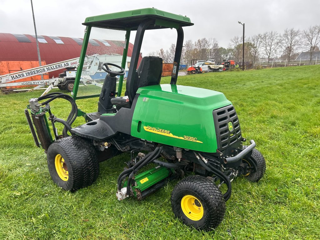 John Deere 3235C - Χλοοκοπτικό: φωτογραφία 3 John Deere 3235C - Χλοοκοπτικό: φωτογραφία 3