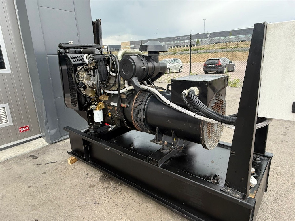 Perkins 80 kVA - Βιομηχανική γεννήτρια: φωτογραφία 2 Perkins 80 kVA - Βιομηχανική γεννήτρια: φωτογραφία 2