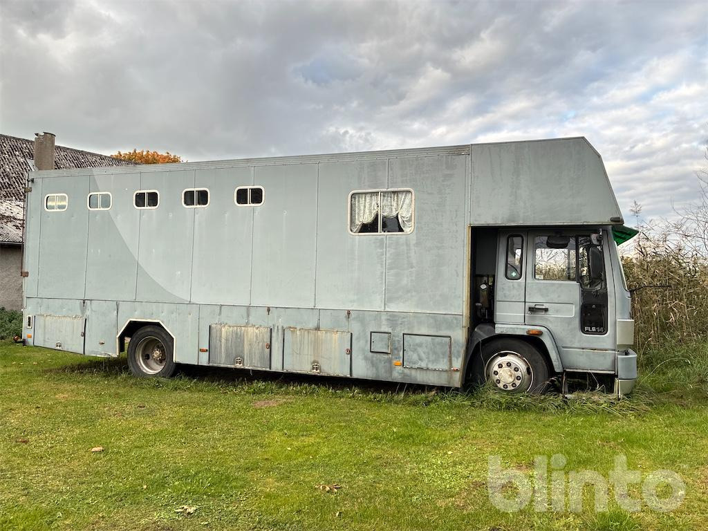 VOLVO FL614 - Φορτηγό μεταφοράς αλόγων: φωτογραφία 1 VOLVO FL614 - Φορτηγό μεταφοράς αλόγων: φωτογραφία 1
