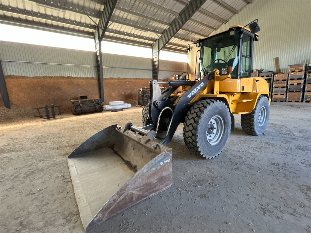 Volvo L30B PRO - Ελαστιχοφόρος φορτωτής: φωτογραφία 1 Volvo L30B PRO - Ελαστιχοφόρος φορτωτής: φωτογραφία 1