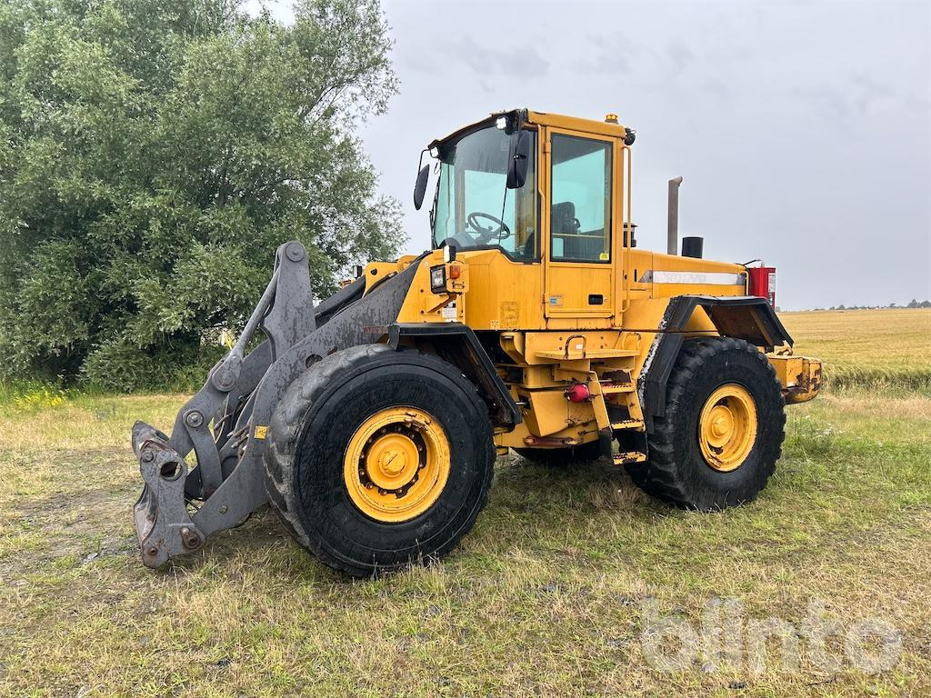 Volvo L90D - Ελαστιχοφόρος φορτωτής: φωτογραφία 1 Volvo L90D - Ελαστιχοφόρος φορτωτής: φωτογραφία 1