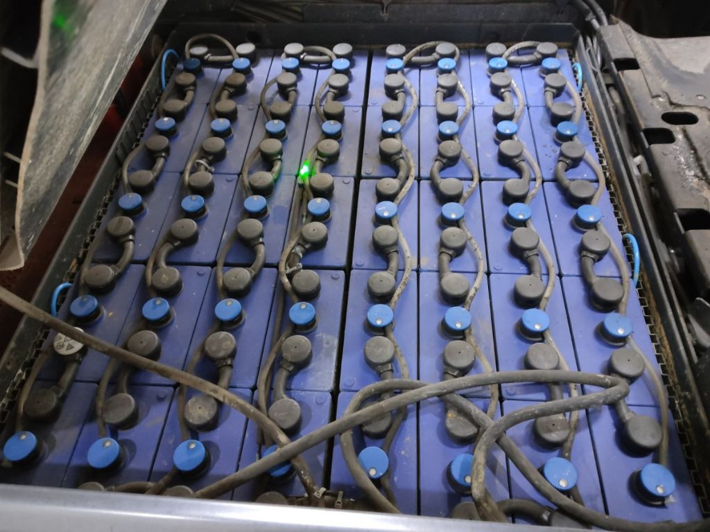 Linde E30HL-01/600 - Ηλεκτροκίνητο περονοφόρο: φωτογραφία 4 Linde E30HL-01/600 - Ηλεκτροκίνητο περονοφόρο: φωτογραφία 4