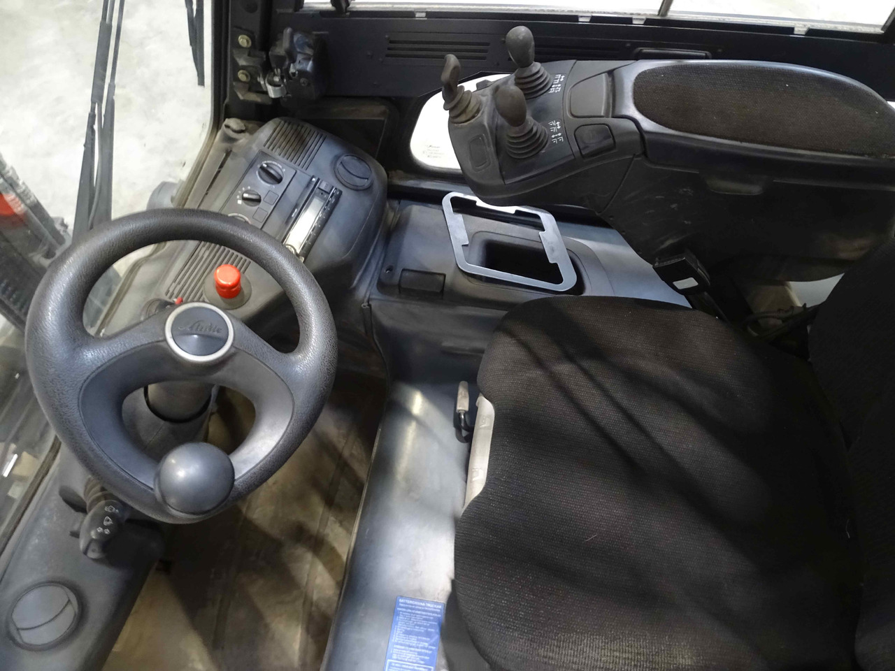 Linde E30 - Ηλεκτροκίνητο περονοφόρο: φωτογραφία 3 Linde E30 - Ηλεκτροκίνητο περονοφόρο: φωτογραφία 3