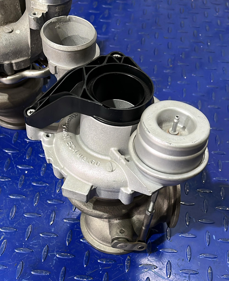 BMW Turbocharger S63N/R 4.4L V8 7849045+7849044 (SET) - Τουρμπίνα: φωτογραφία 4 BMW Turbocharger S63N/R 4.4L V8 7849045+7849044 (SET) - Τουρμπίνα: φωτογραφία 4