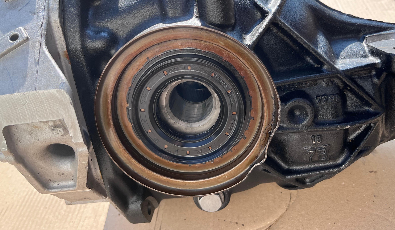 MERCEDES-BENZ C-Class Rear Differential W205 A2053500124 - Διαφορικό: φωτογραφία 2 MERCEDES-BENZ C-Class Rear Differential W205 A2053500124 - Διαφορικό: φωτογραφία 2