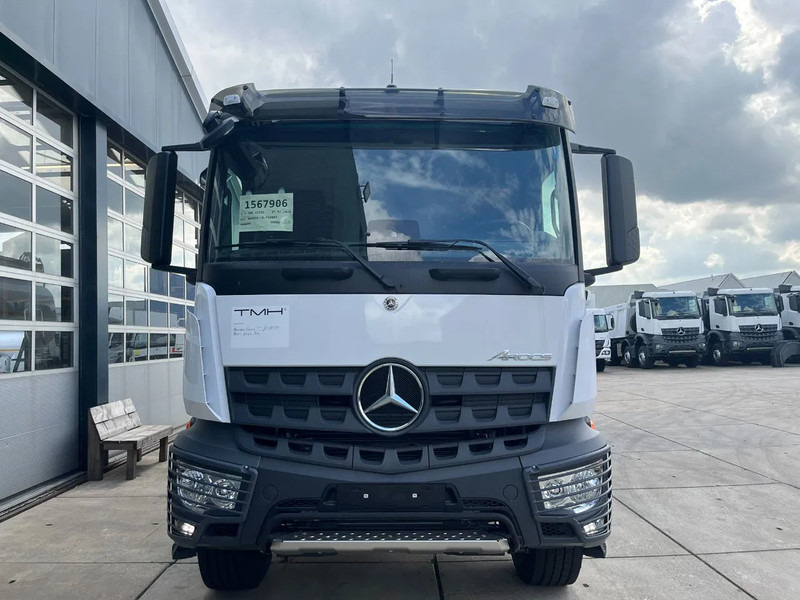 Mercedes-Benz Arocs 3340 6x4 Water Tank Truck - Φορτηγό βυτιοφόρο: φωτογραφία 5 Mercedes-Benz Arocs 3340 6x4 Water Tank Truck - Φορτηγό βυτιοφόρο: φωτογραφία 5