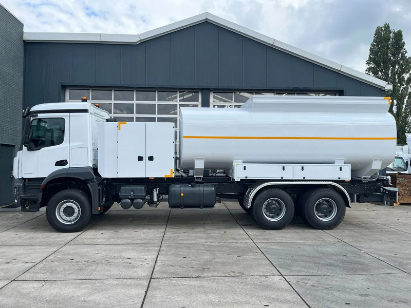Mercedes-Benz Arocs 4040 6x6 Water Tank Truck - Φορτηγό βυτιοφόρο: φωτογραφία 2 Mercedes-Benz Arocs 4040 6x6 Water Tank Truck - Φορτηγό βυτιοφόρο: φωτογραφία 2